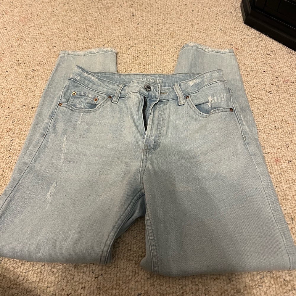 Light wash junior jeans